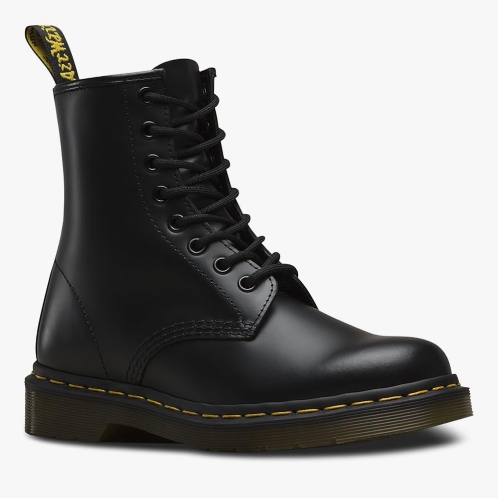 Dr. Martens Doc Martens Mens Black
1460 SMOOTH LEATHER LACE UP BOOTS